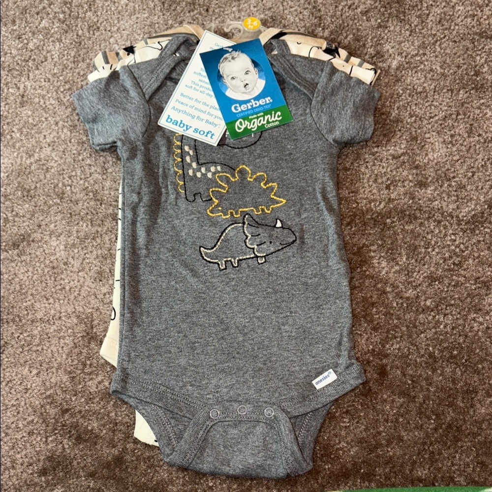 Gerber 100% organic cotton 3 pack of onesies bodysuits